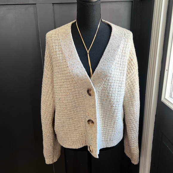 Universal Thread Cream Button-Up Cardigan - Picture 3 of 9